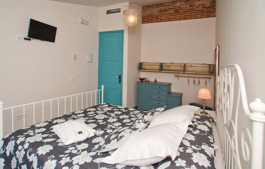 Hotel Hostal Chic Sant Feliu de Guíxols Quarto foto
