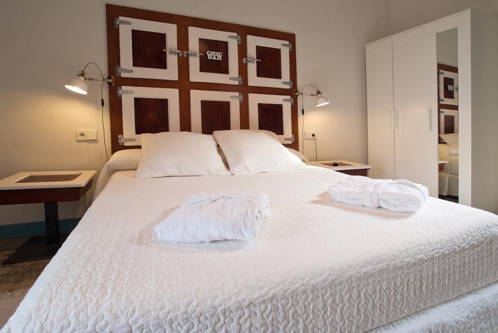 Hotel Hostal Chic Sant Feliu de Guíxols Quarto foto